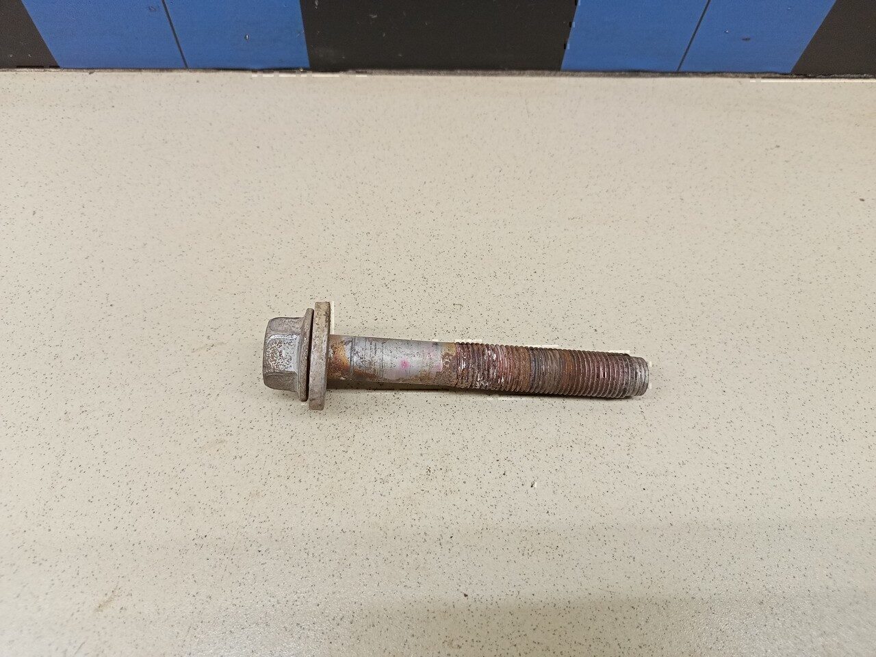 Болт TOYOTA RAV 4 2013-2019