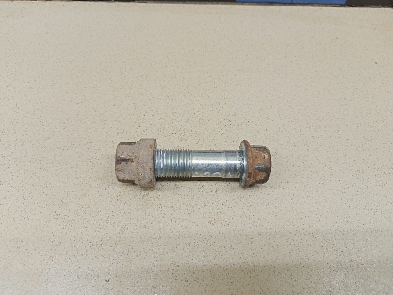 Болт TOYOTA Avensis II 2003-2008