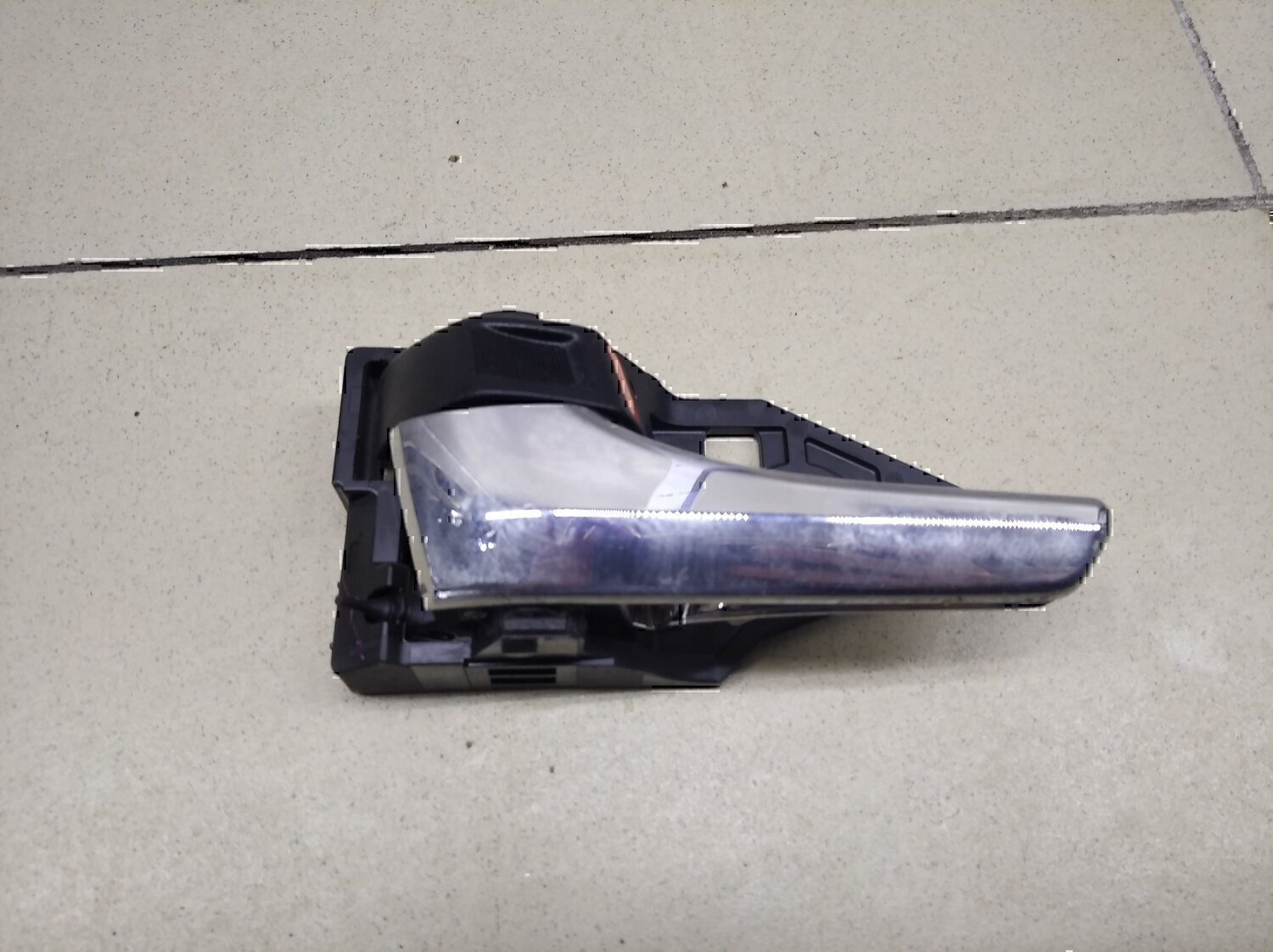 Ручка двери внутренняя левая TOYOTA Hi Lux 2015>