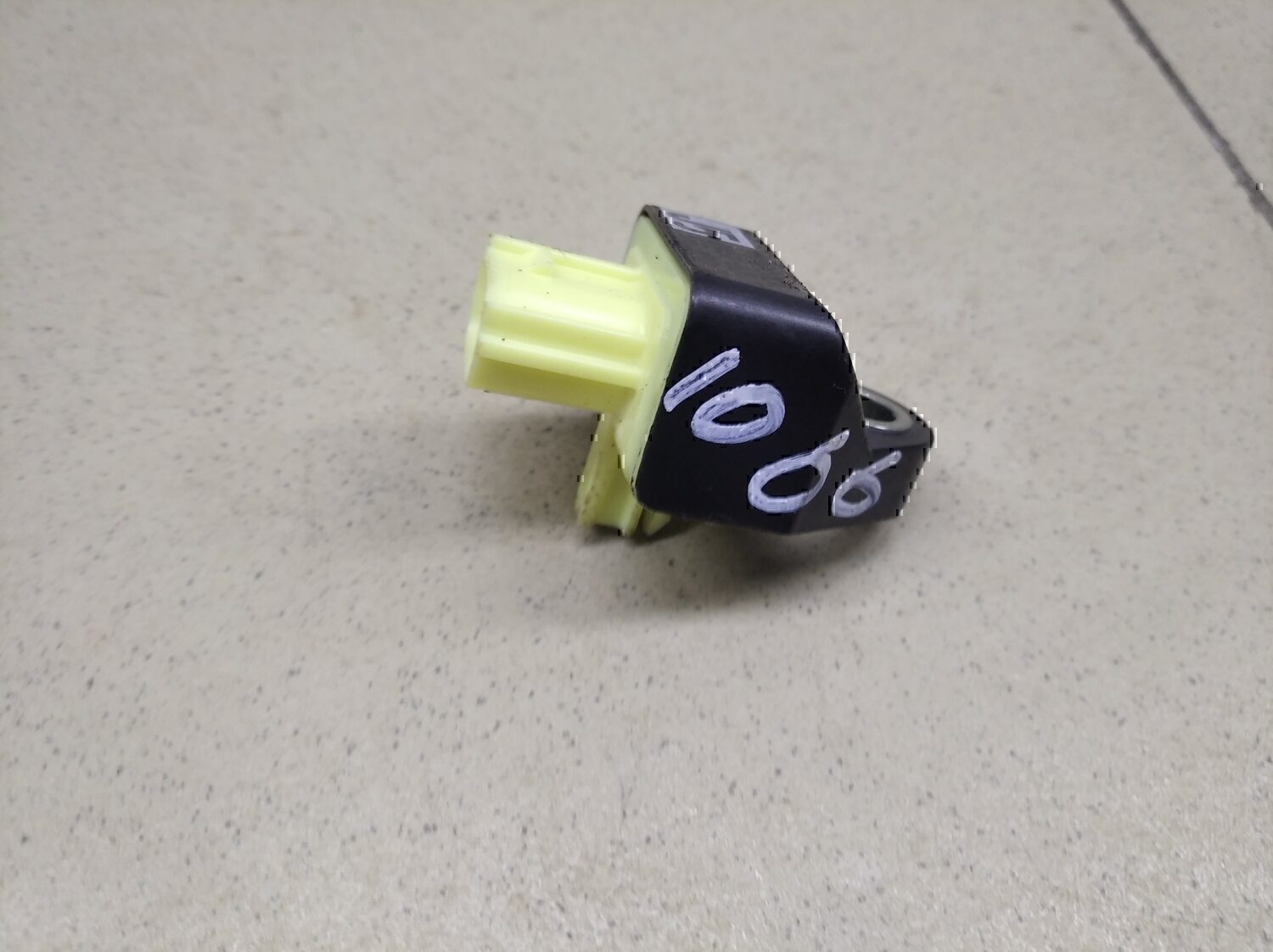 Датчик AIR BAG TOYOTA Hi Lux 2015>