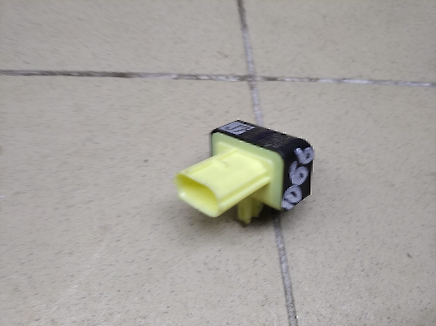 Датчик AIR BAG TOYOTA Fortuner 2015>