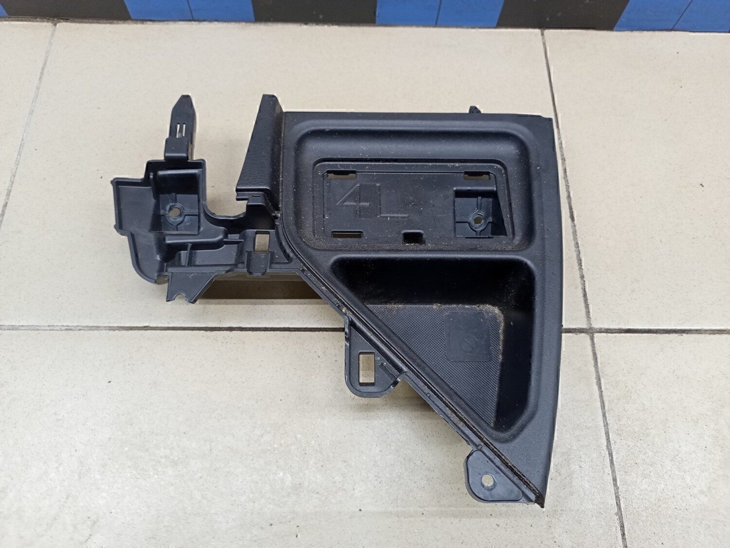 Накладка (кузов внутри) TOYOTA RAV 4 2013-2019