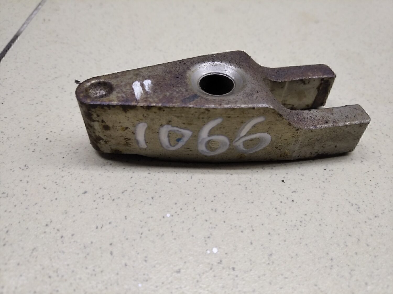 Кронштейн форсунки TOYOTA Hi Lux 2015>