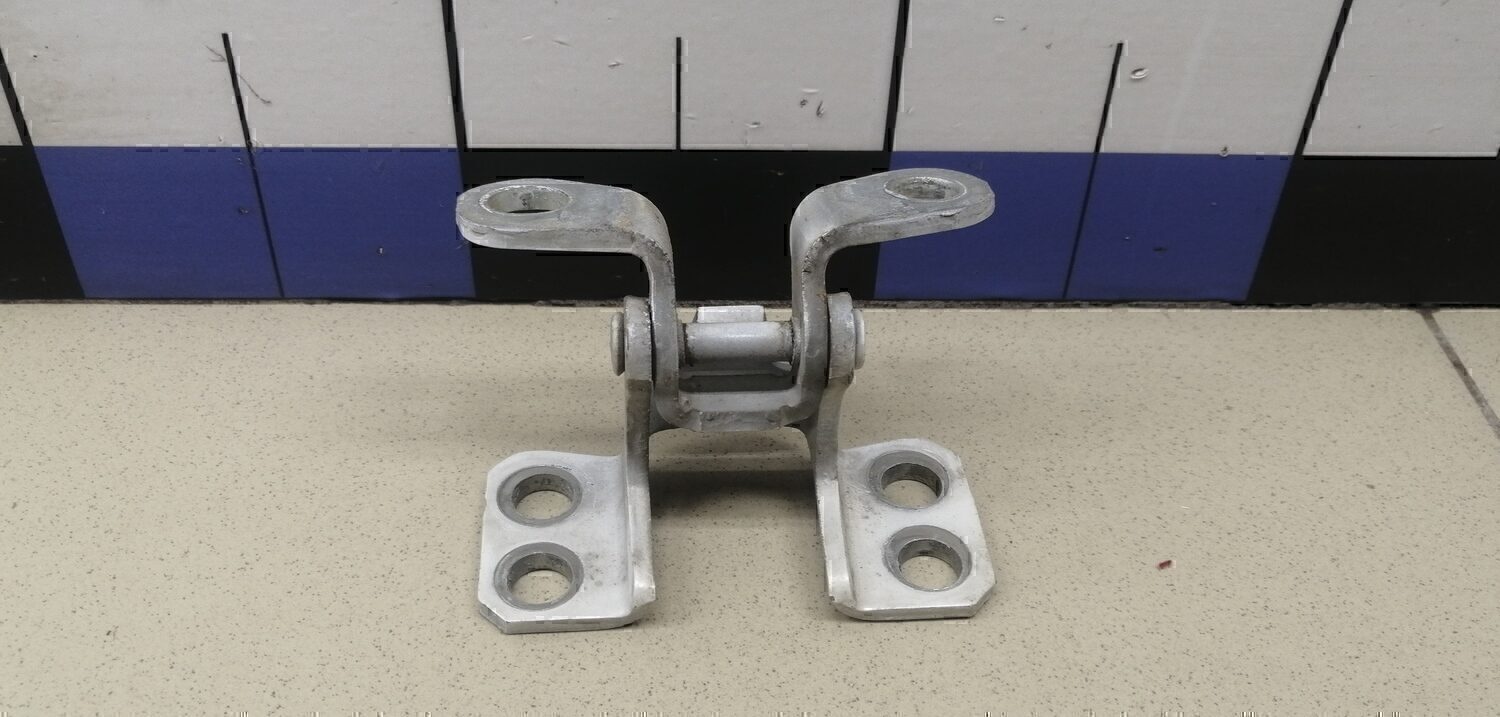 Петля двери багажника TOYOTA GX460 2009>