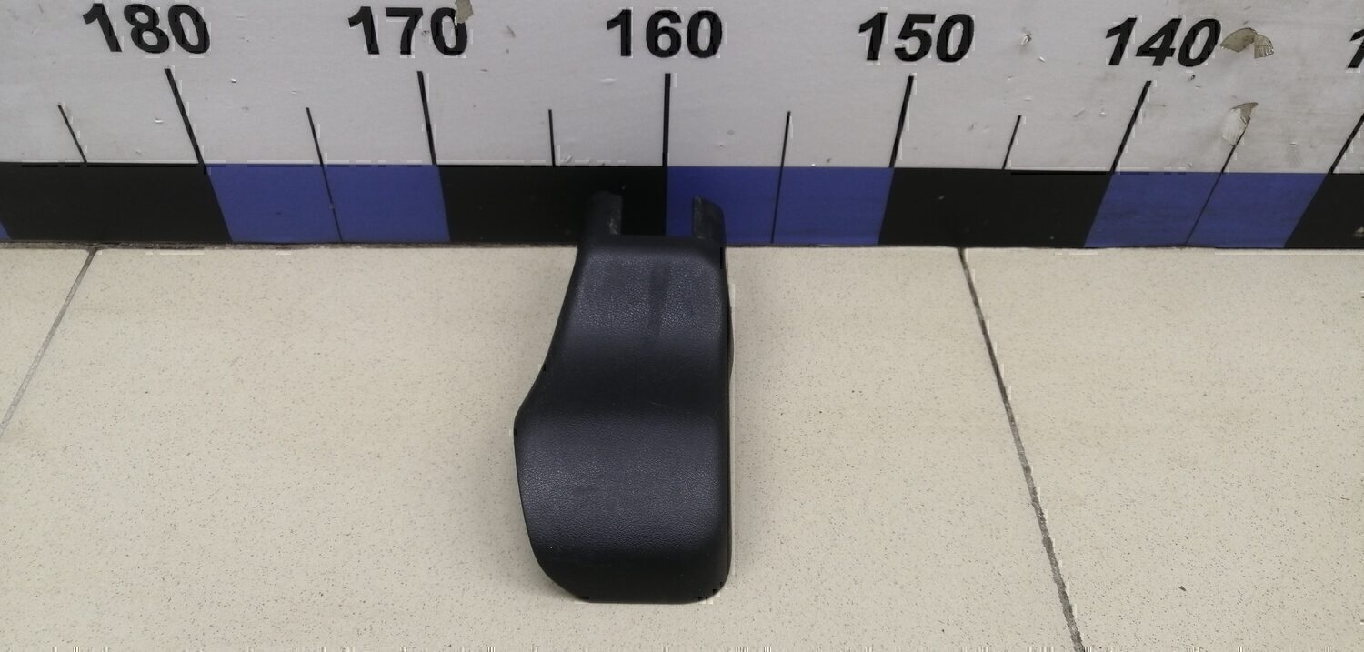 Крышка кронштейна сиденья TOYOTA Land Cruiser (150)-Prado 2009>