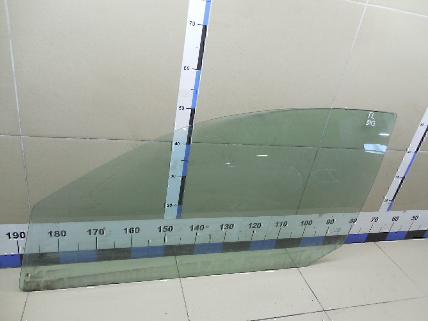 Стекло двери передней левой FORD Focus I 1998-2004