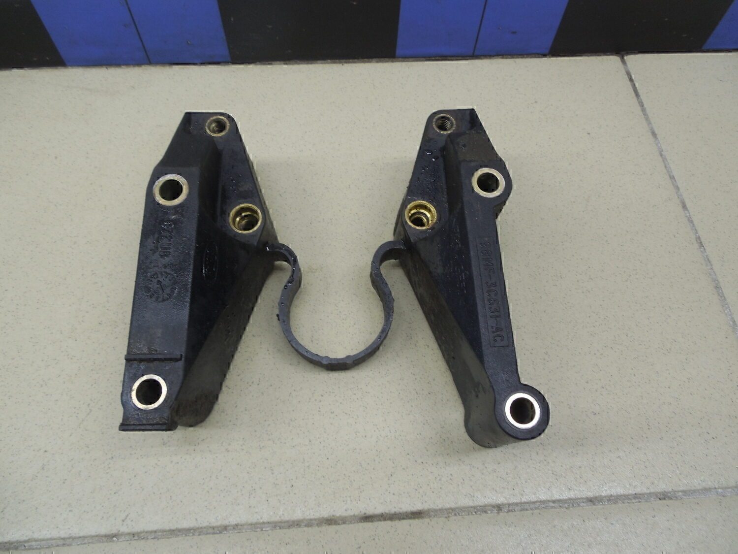 Кронштейн гидроусилителя FORD Fiesta 1995-2000