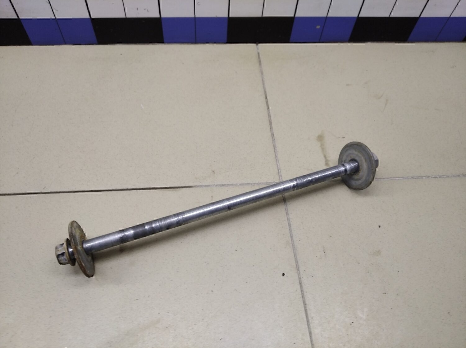 Болт верхнего рычага TOYOTA Hi Lux 2015>