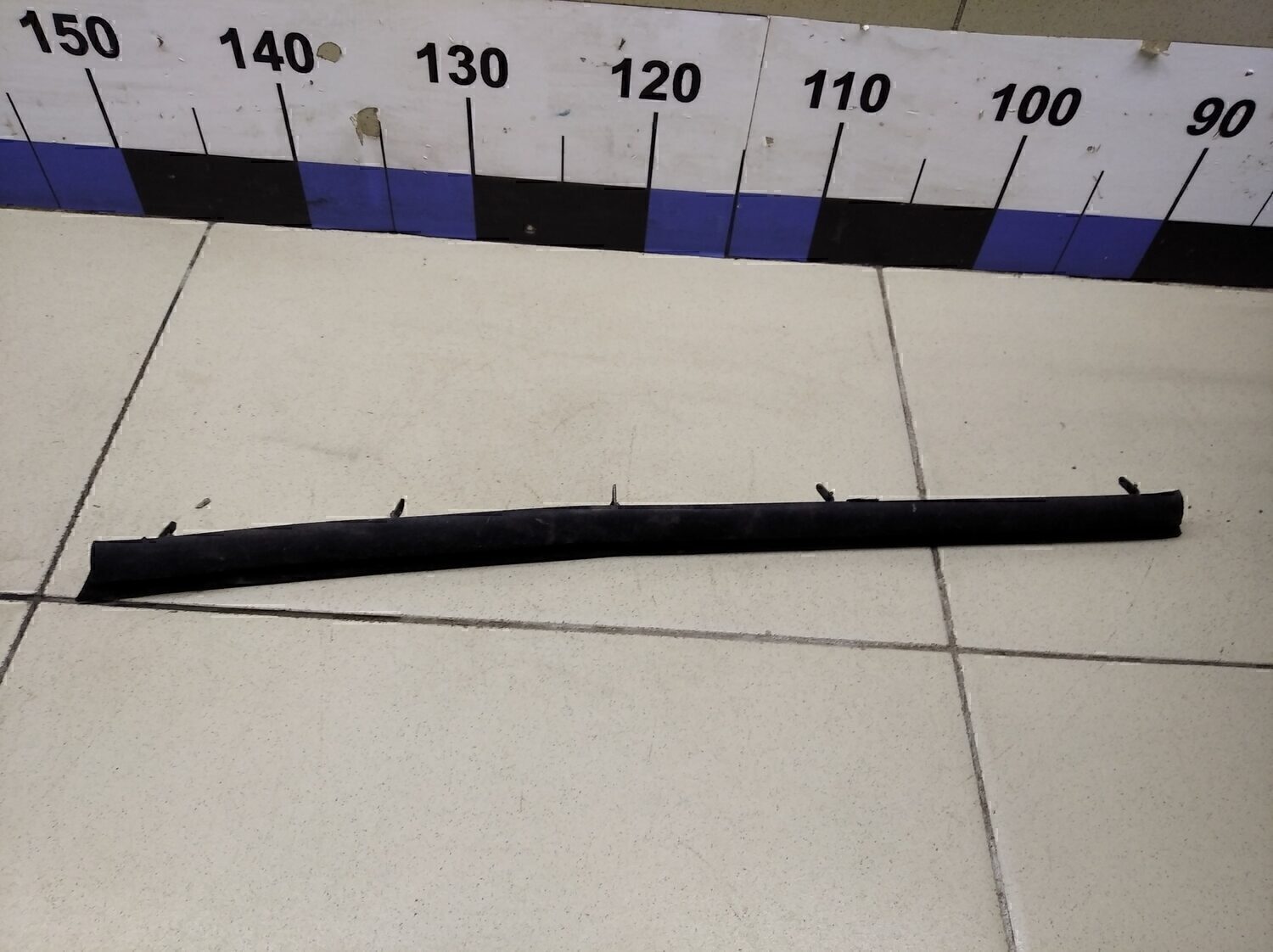 Накладка стекла заднего правого NISSAN Almera N16 2000-2006