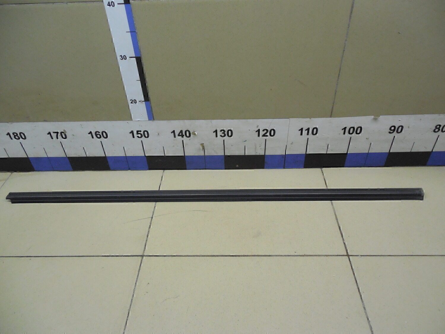 Накладка стекла переднего левого FORD Focus I 1998-2004