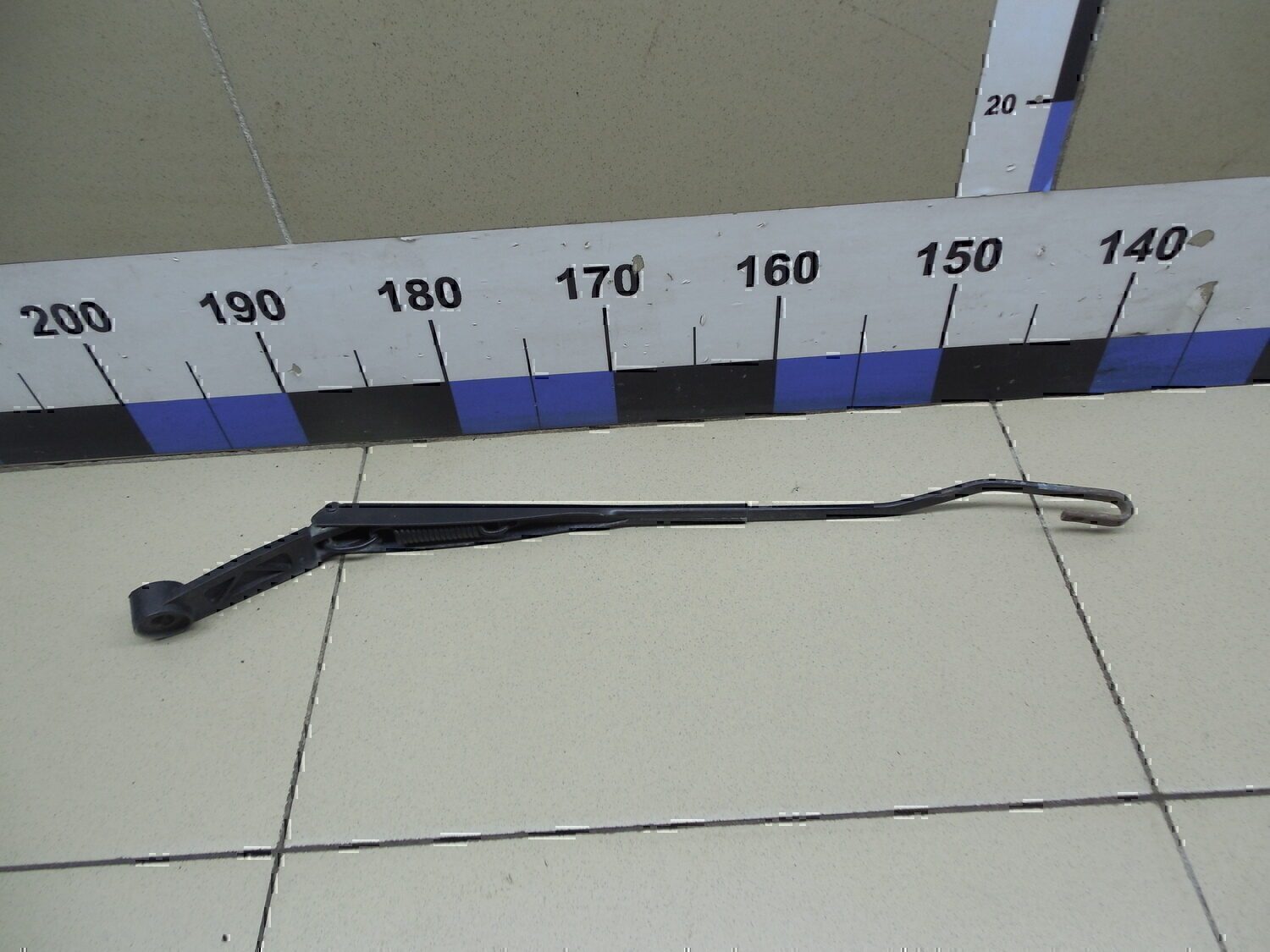 Поводок стеклоочистителя передний левый VAZ Lada Granta 2011>