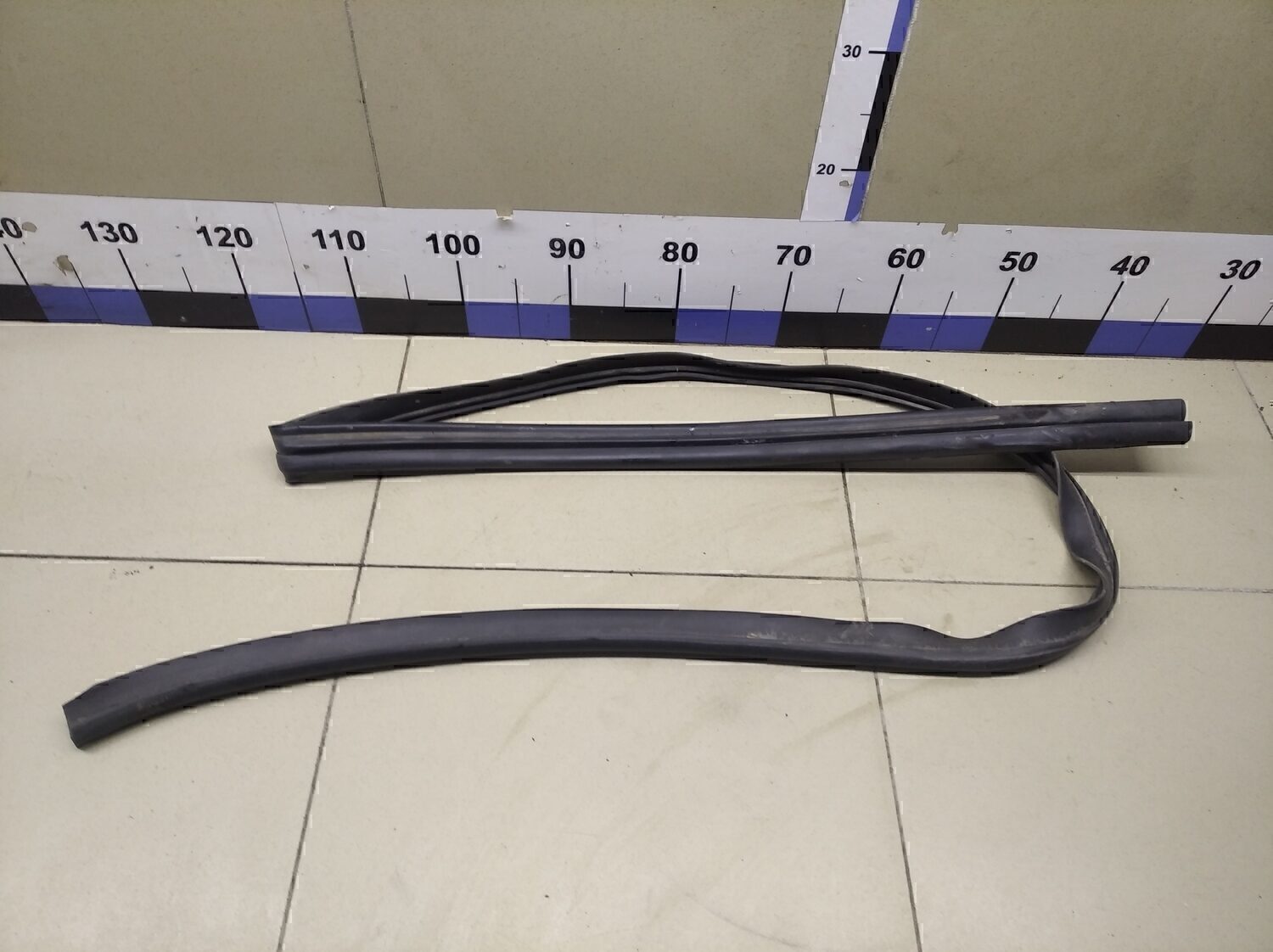 Уплотнитель (наружный) NISSAN Almera N16 2000-2006