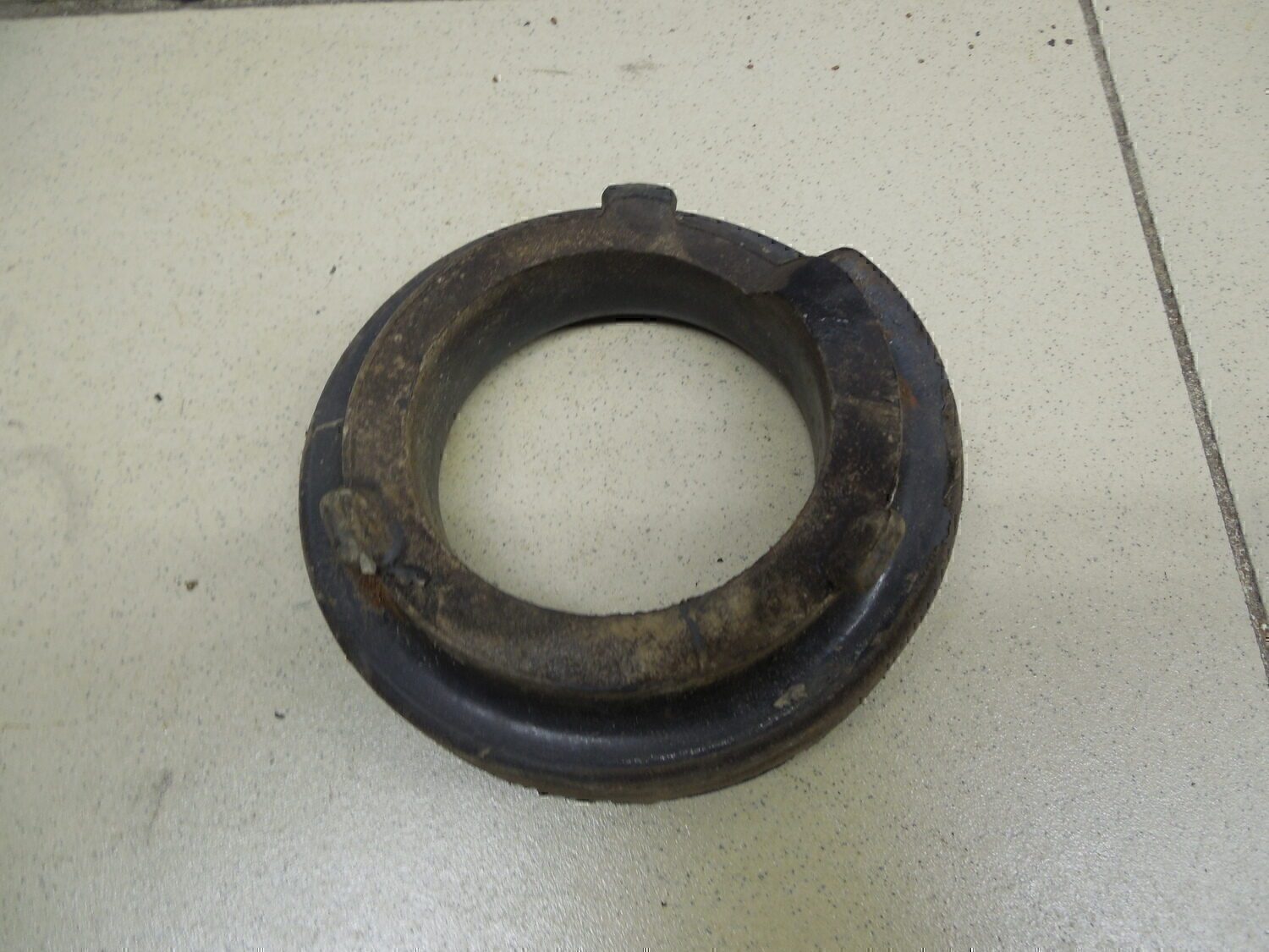 Опора задней пружины верхняя VAZ Lada Granta 2011>