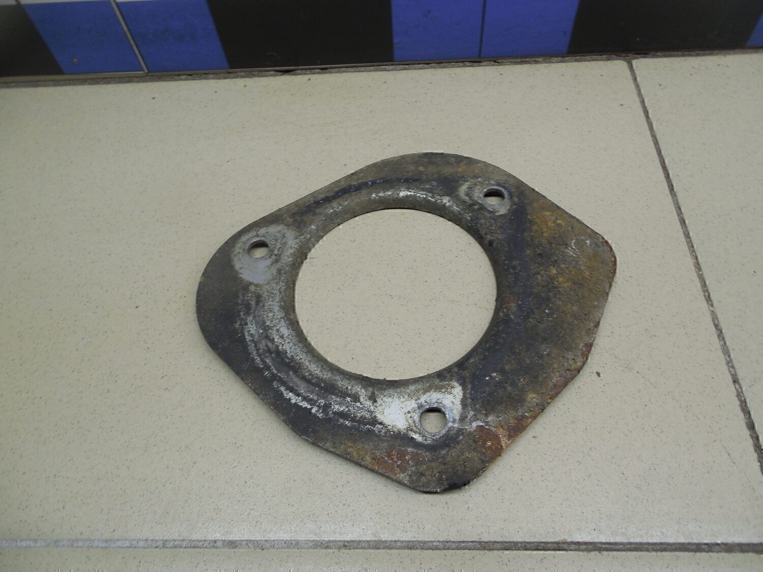 Опора переднего амортизатора нижняя VAZ Lada Granta 2011>