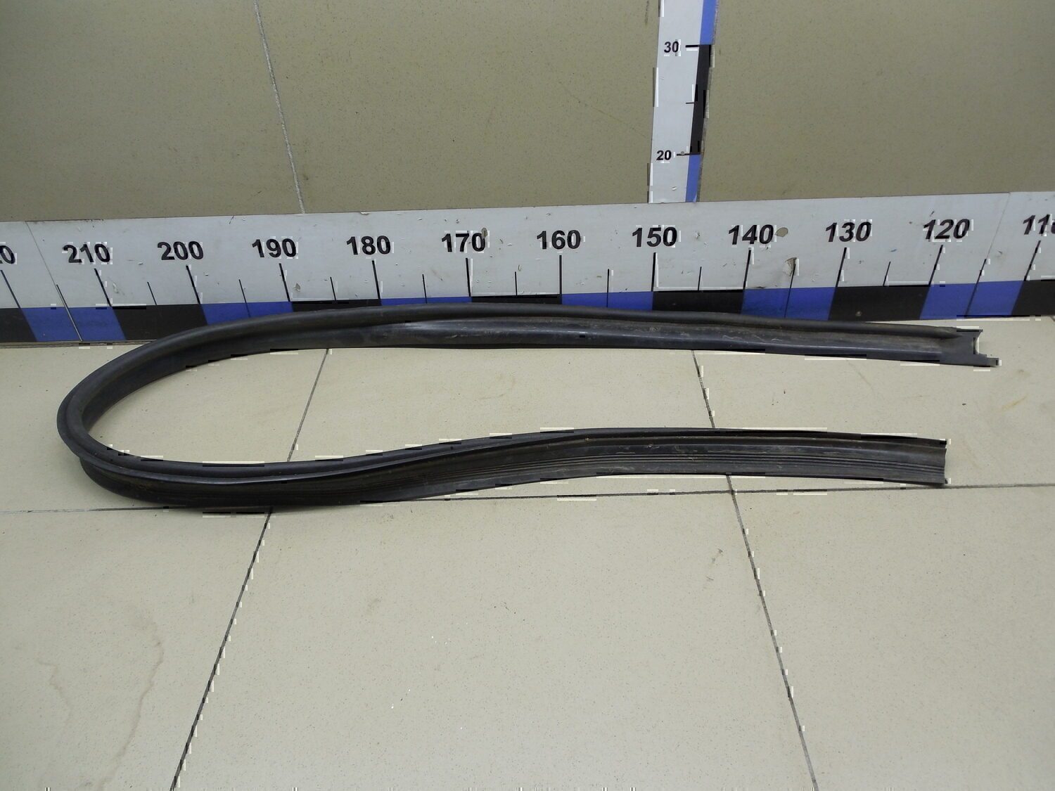 Уплотнитель проема двери VAZ Lada Granta 2011>