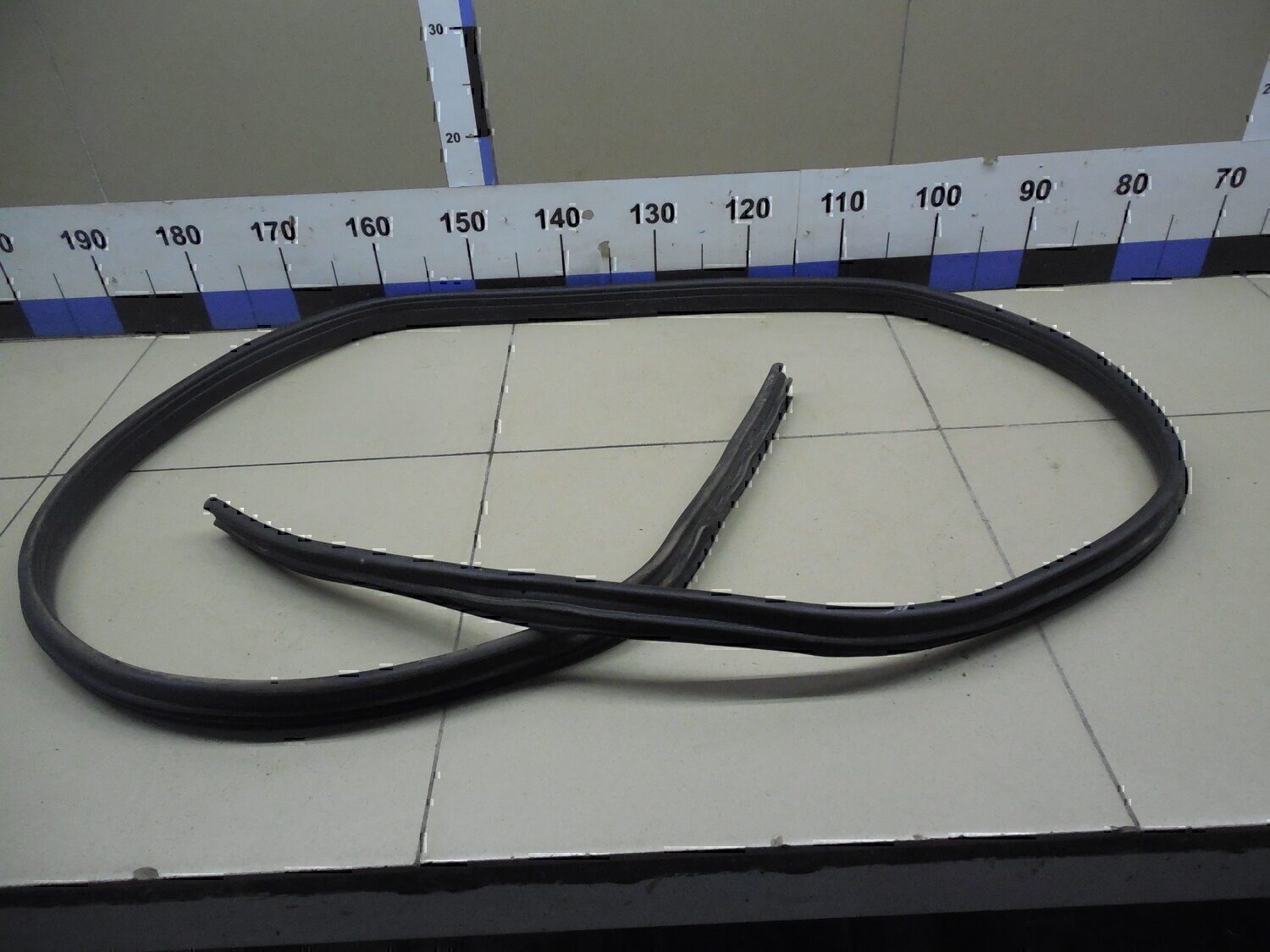 Уплотнитель проема двери VAZ Lada Granta 2011>