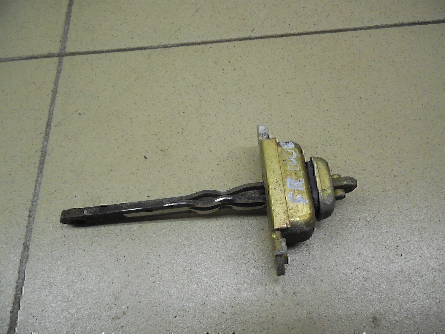 Ограничитель двери NISSAN Micra (K11E) 1992-2002