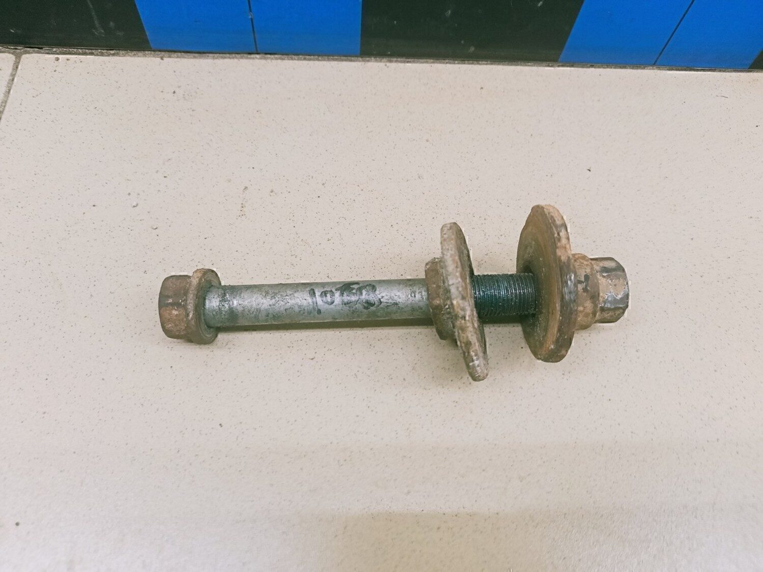 Болт развала передних колёс TOYOTA Land Cruiser (150)-Prado 2009>