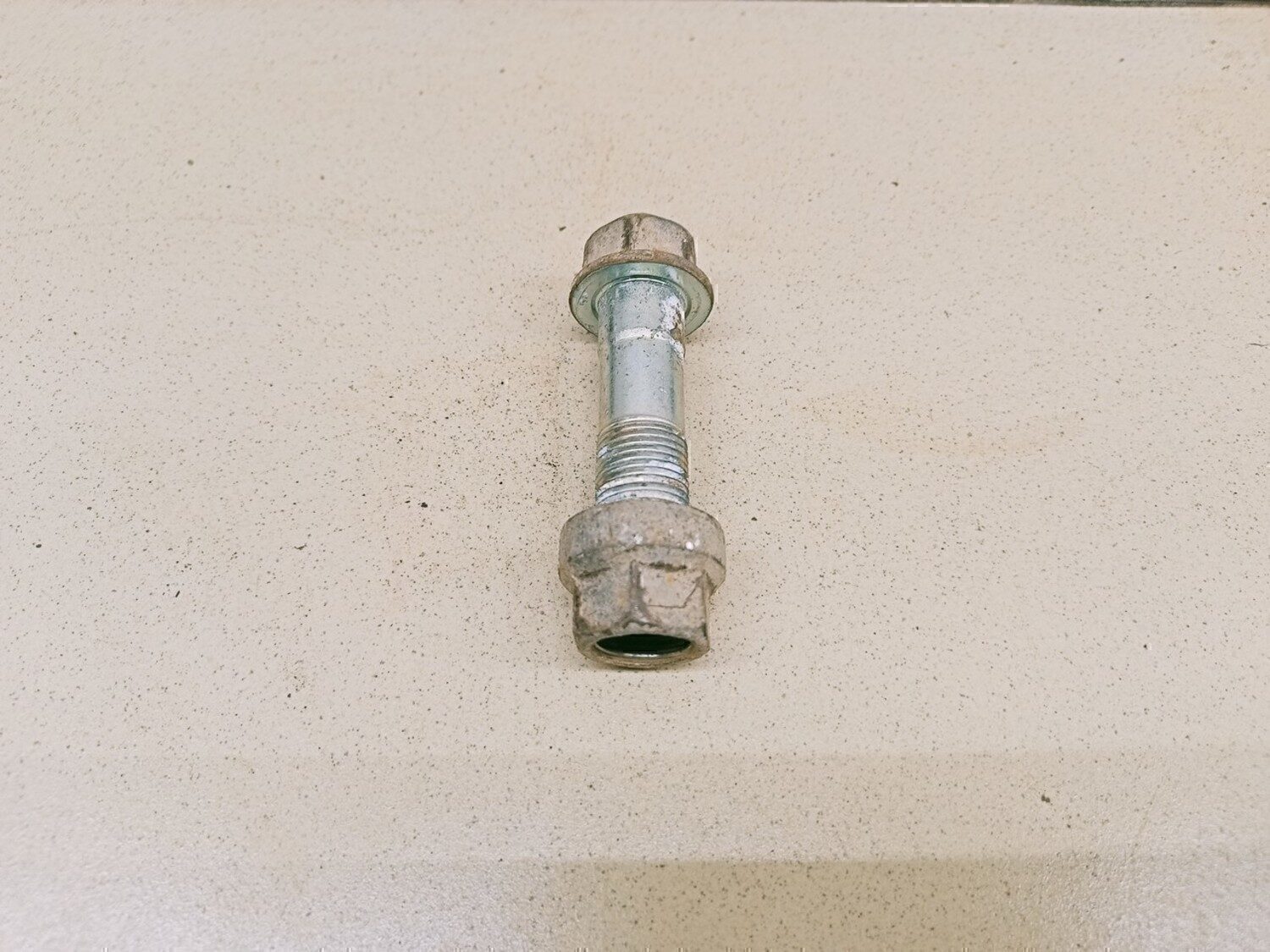 Болт TOYOTA Avensis II 2003-2008