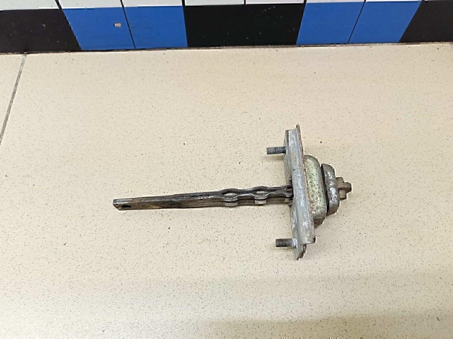 Ограничитель двери MAZDA 626 (GE) 1992-1997