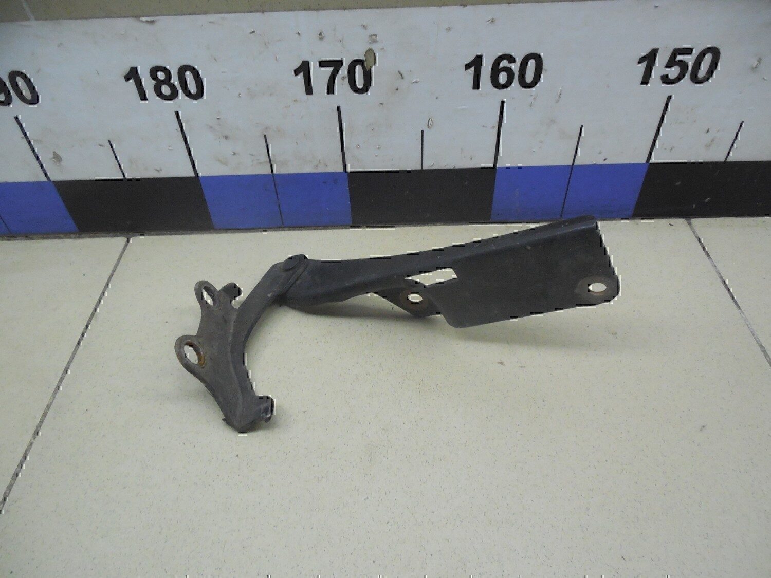 Петля капота правая NISSAN Micra (K11E) 1992-2002