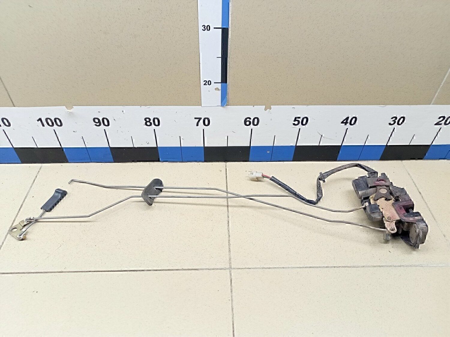 Замок двери задней левой MAZDA 626 (GE) 1992-1997