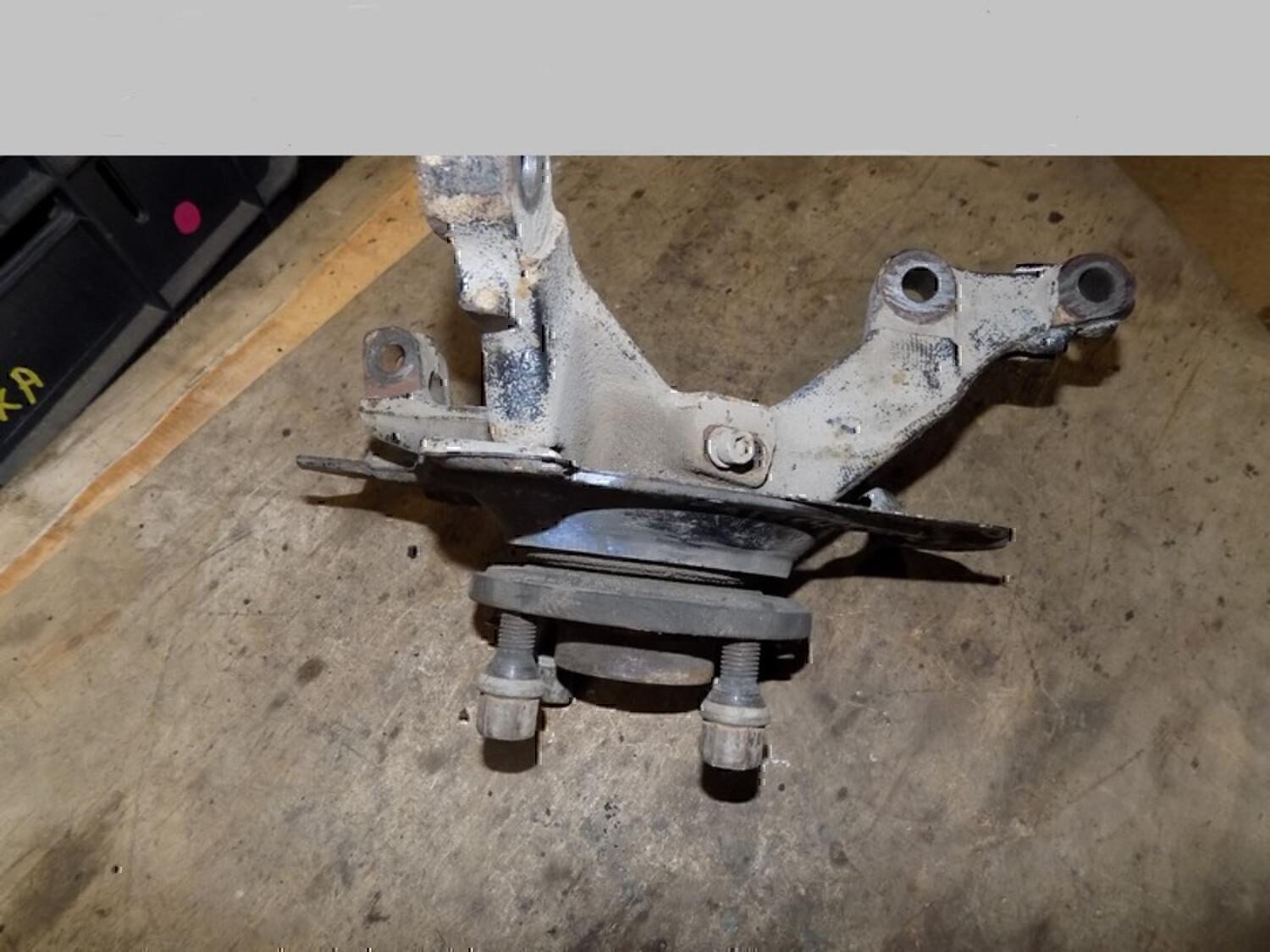 Кулак поворотный передний правый OPEL Corsa D 2006-2015