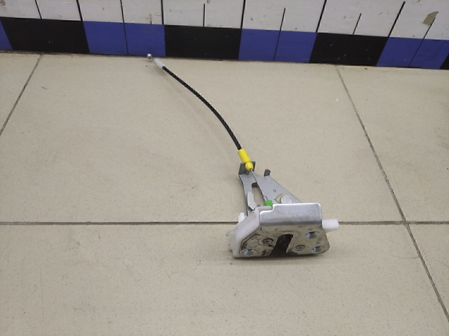 Замок двери багажника CITROEN C-Crosser 2008-2013