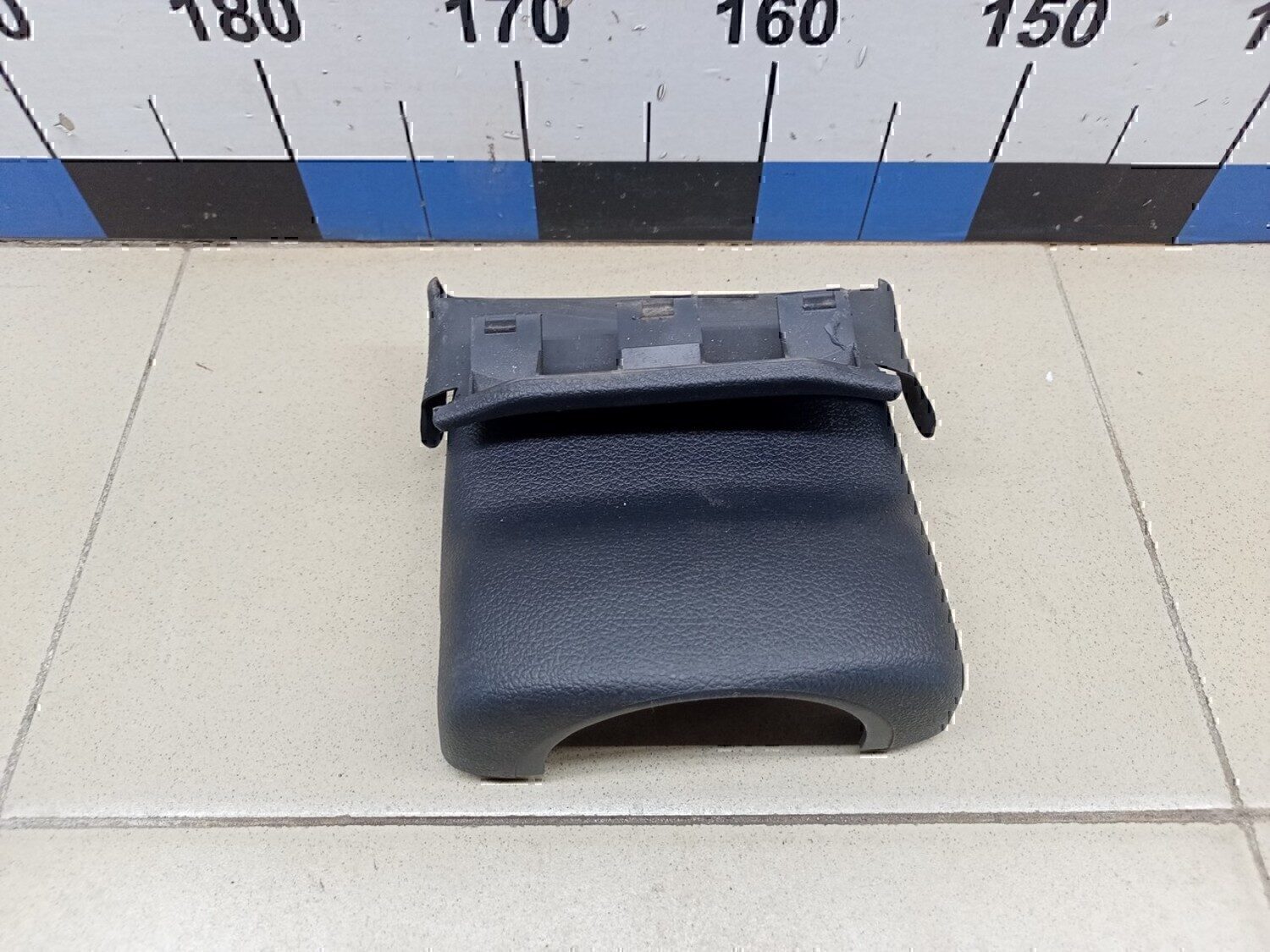 Кожух рулевой колонки верхний VW Polo (Sed RUS) 2011>