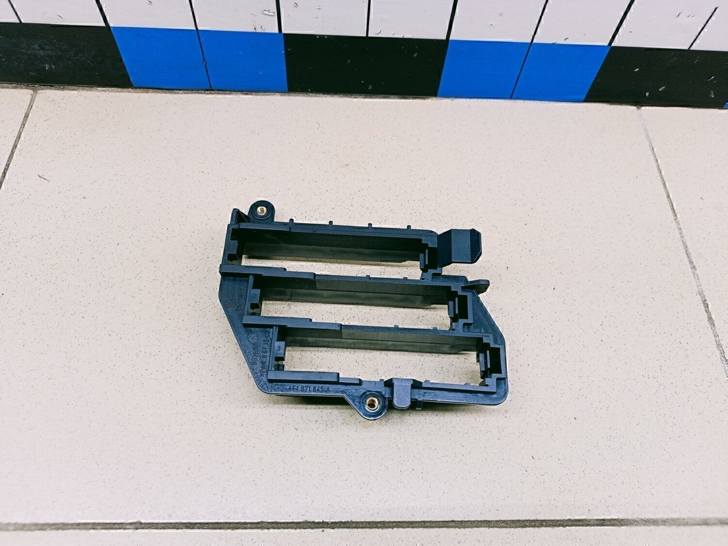 Кронштейн (сопут. товар) Audi A6 [C6,4F] 2005-2011