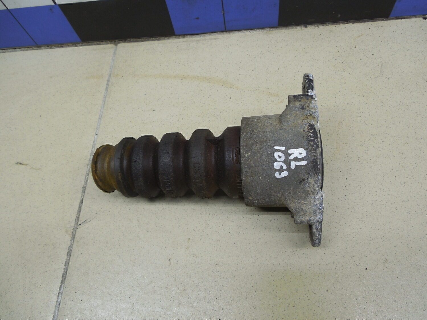 Опора заднего амортизатора FORD Fusion 2002-2012