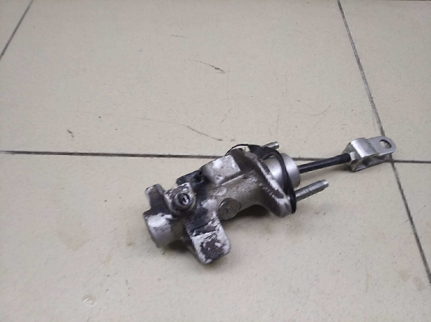 Цилиндр сцепления главный MITSUBISHI L200 (KB) 2006-2016