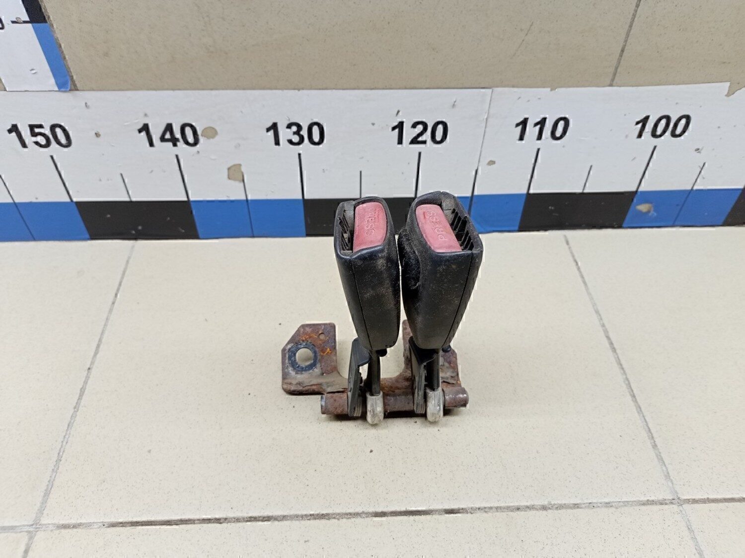 Ответная часть ремня безопасности MITSUBISHI Carisma (DA) 1999-2003