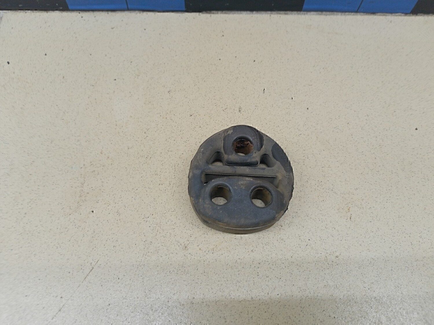 Резинка подвеса глушителя TOYOTA Land Cruiser (150)-Prado 2009>