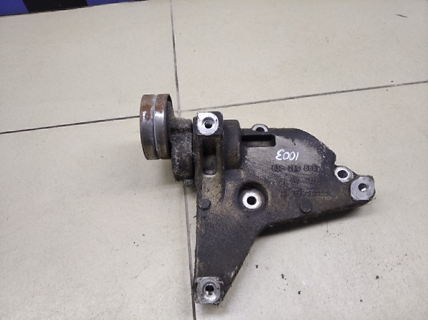 Кронштейн кондиционера Audi Yeti 2009>