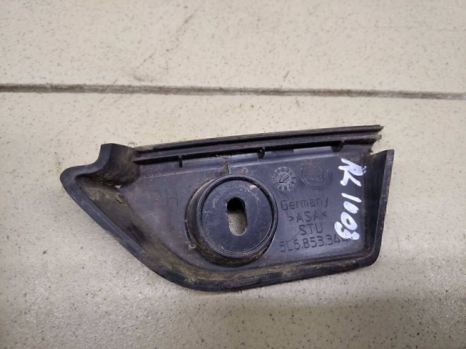 Накладка (кузов внутри) SKODA Yeti 2009>