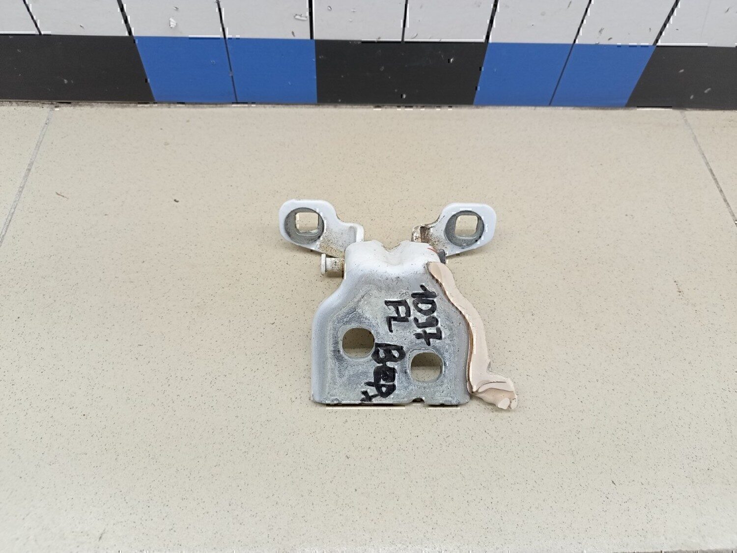 Петля двери RENAULT Duster 2012>