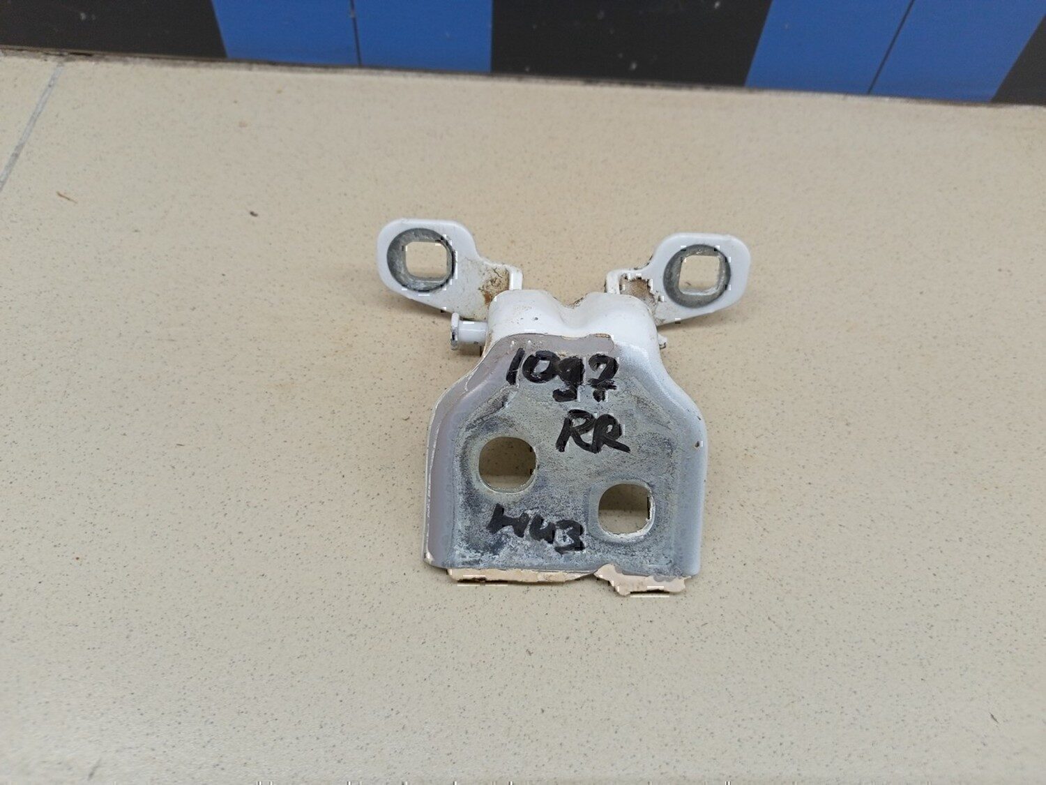 Петля двери RENAULT Duster 2012>