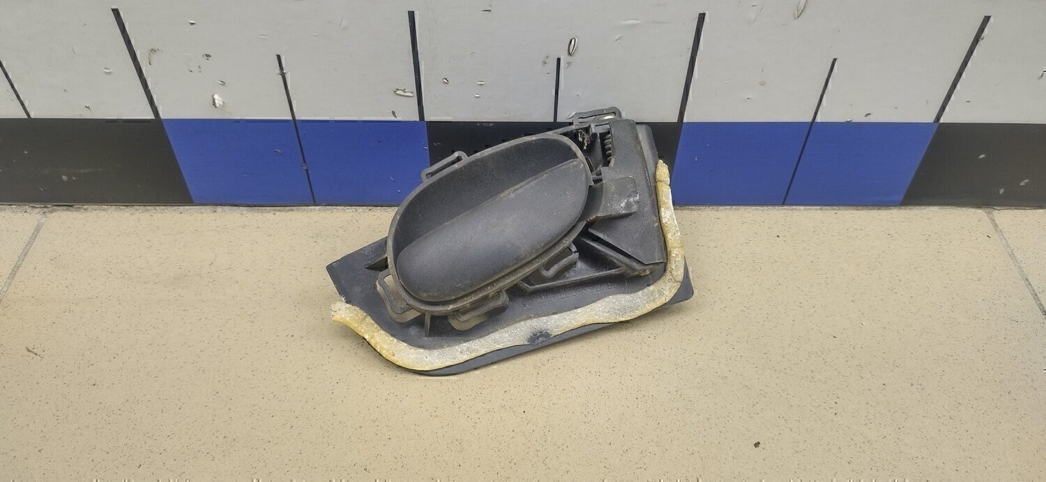 Ручка двери внутренняя правая PEUGEOT 206 1998-2012