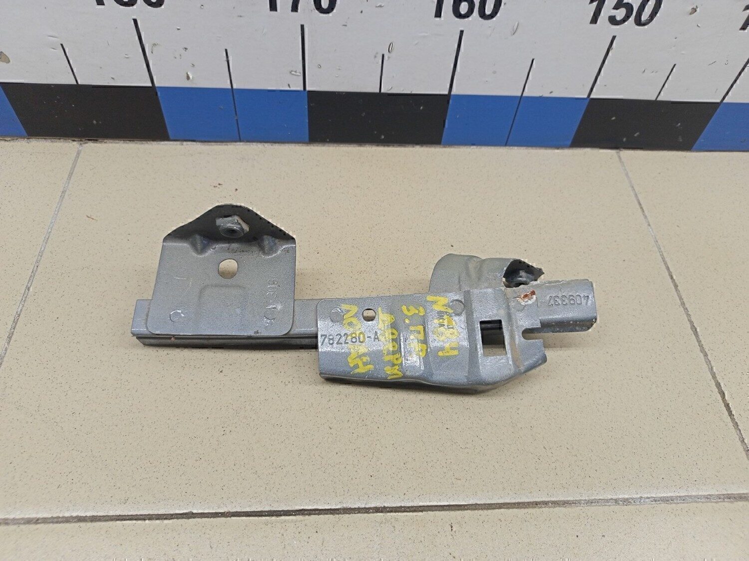 Направляющая стекла двери RENAULT Logan 2005-2014