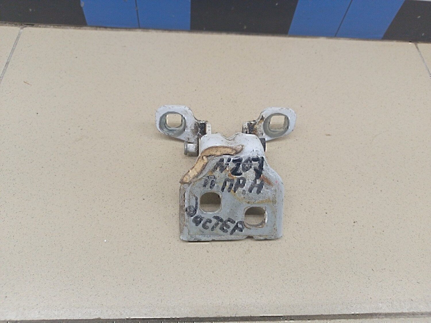 Петля двери RENAULT Duster 2012>