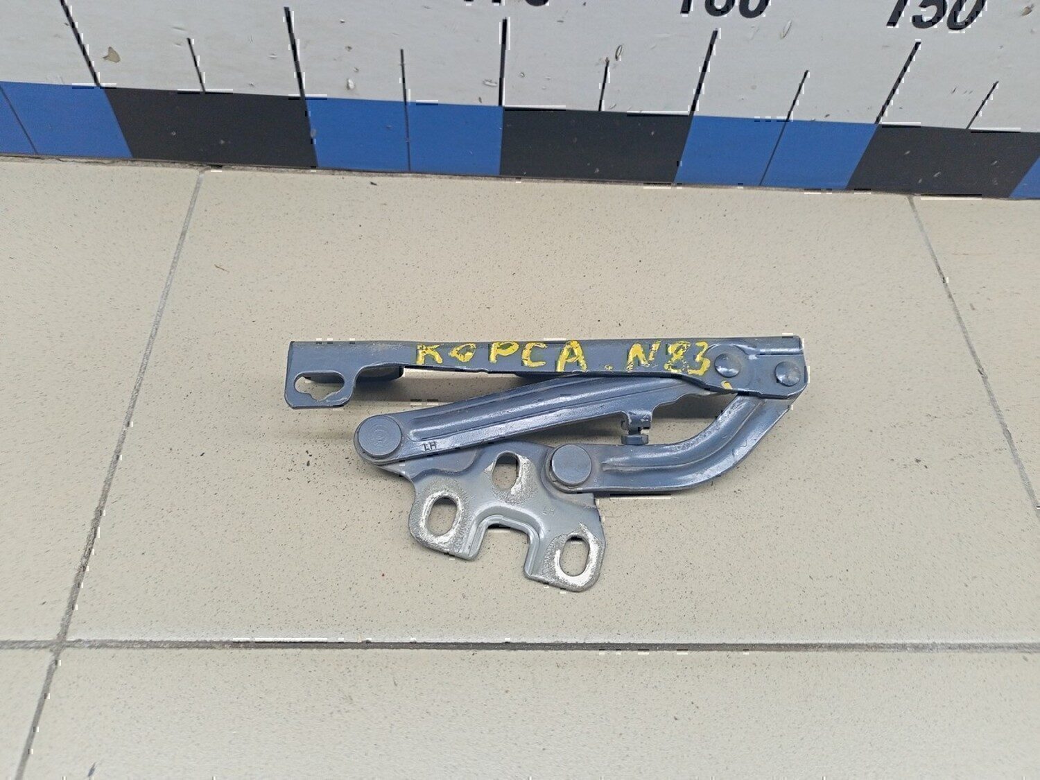 Петля капота левая OPEL Corsa D 2006-2015