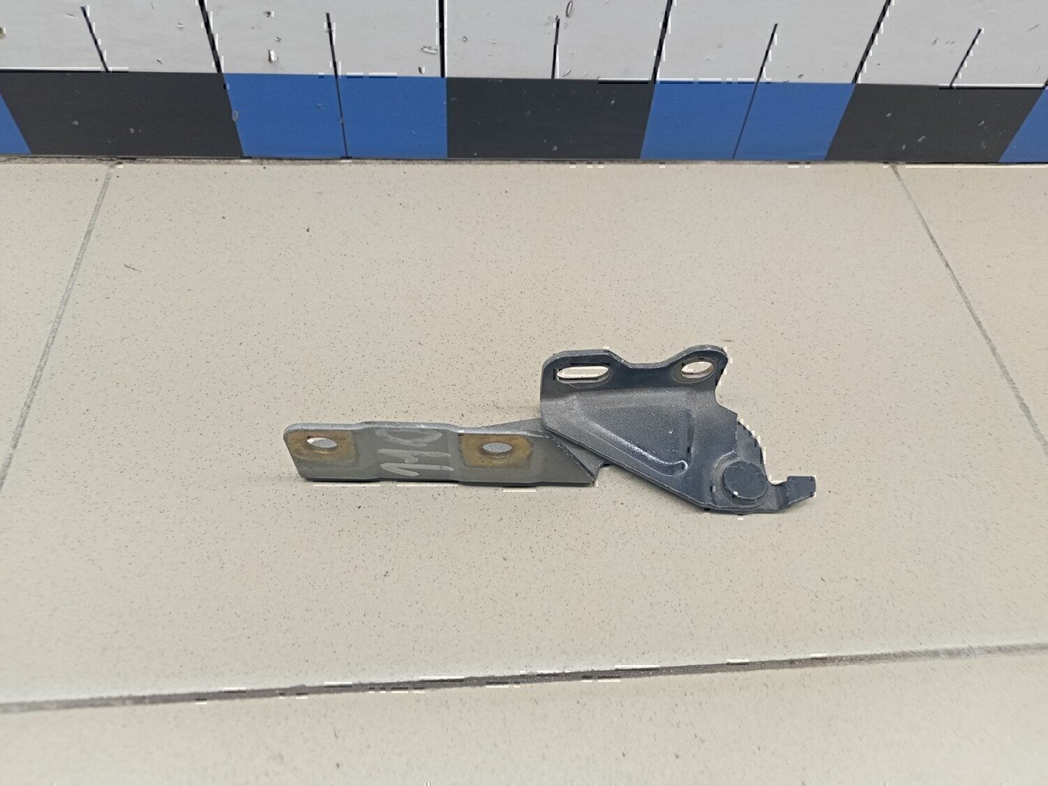 Петля капота левая MITSUBISHI Colt (Z3) 2004-2012