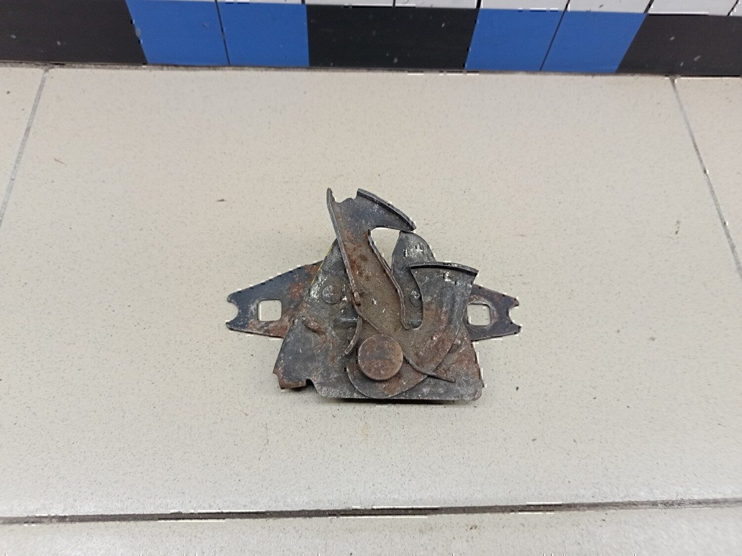 Замок капота VW Passat [B3] 1988-1993