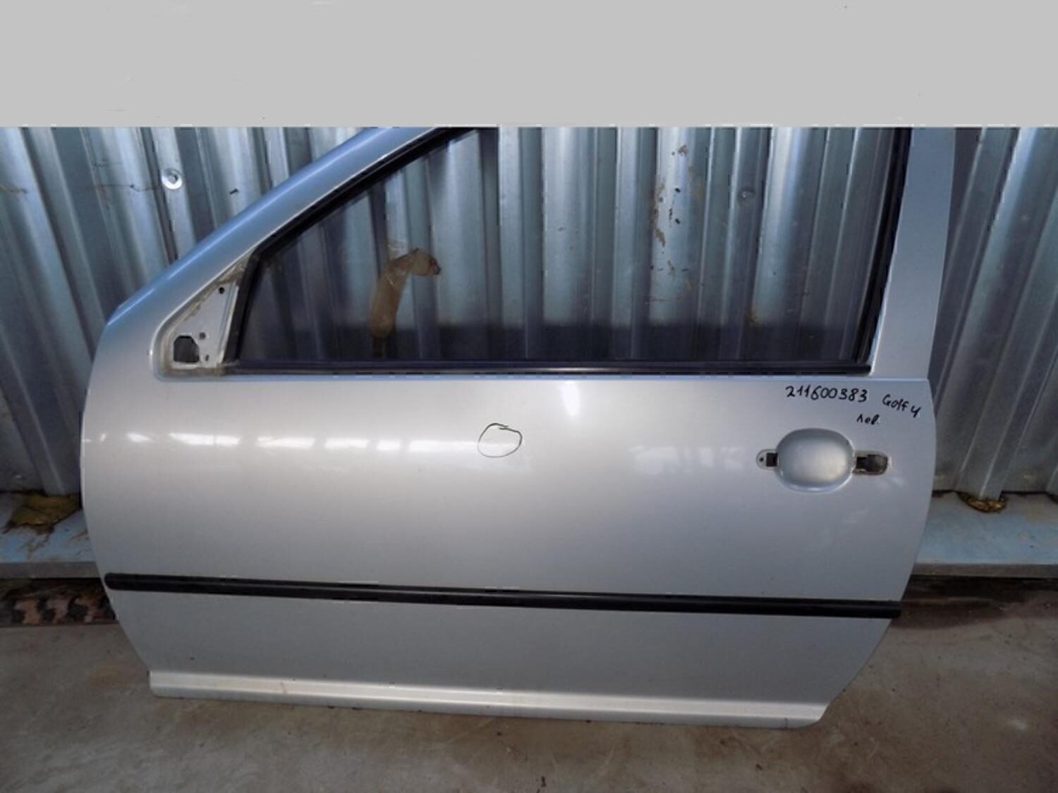 Накладка стекла переднего левого VW Golf IV/Bora 1997-2005