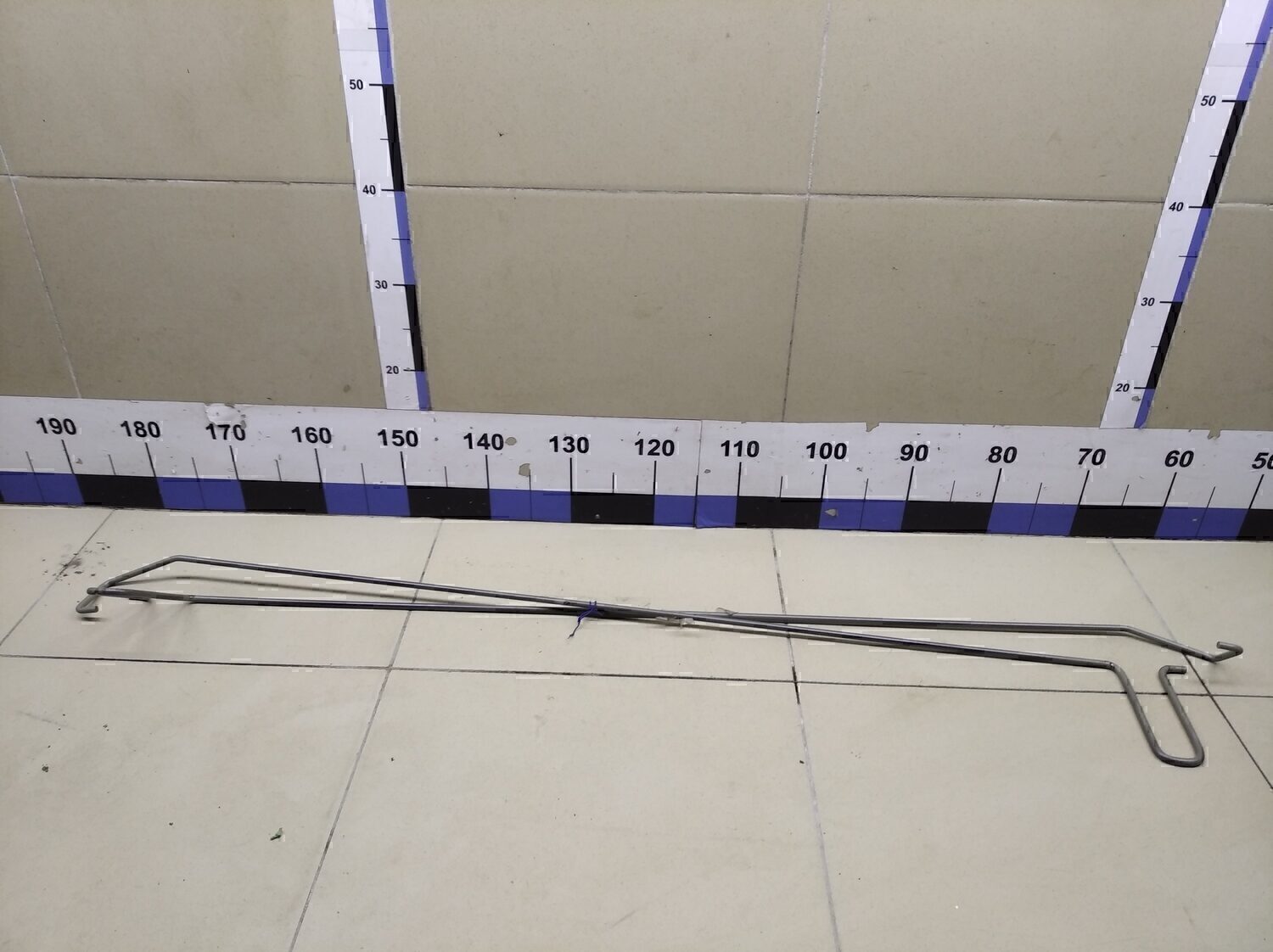 Торсион багажника TOYOTA Corolla E15 2006-2013