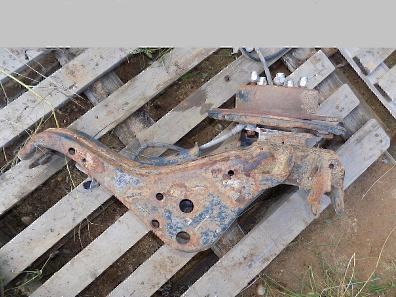 Щит опорный задний левый NISSAN Qashqai (J10) 2006-2014