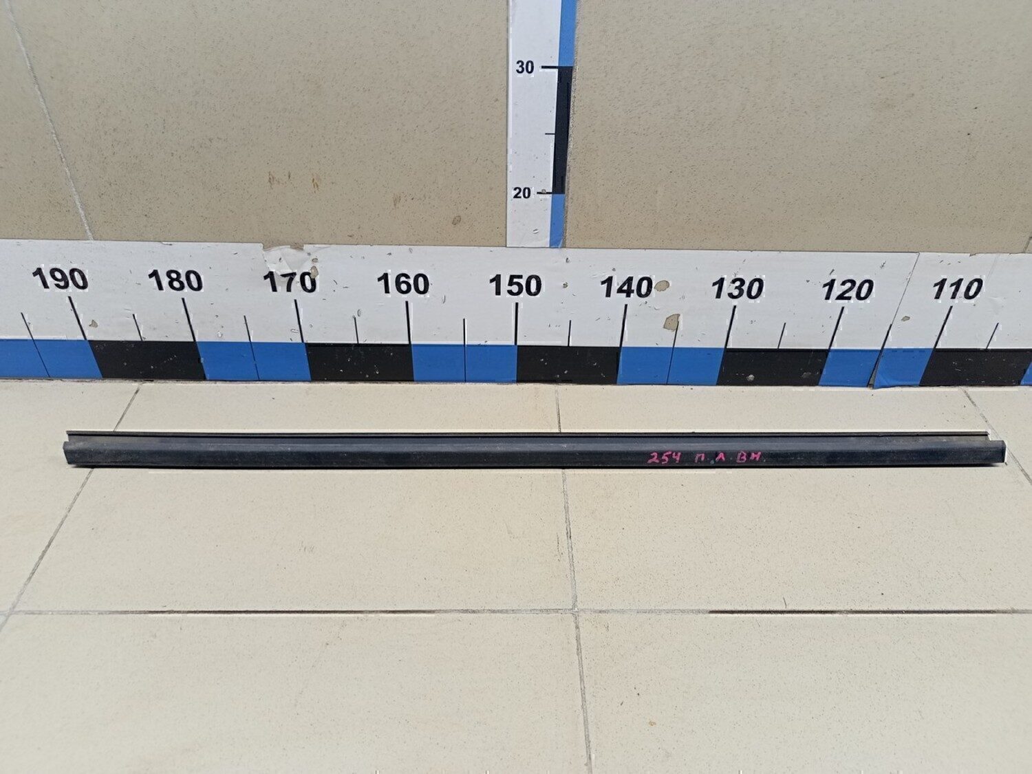 Накладка стекла переднего левого FORD Focus II 2005-2008