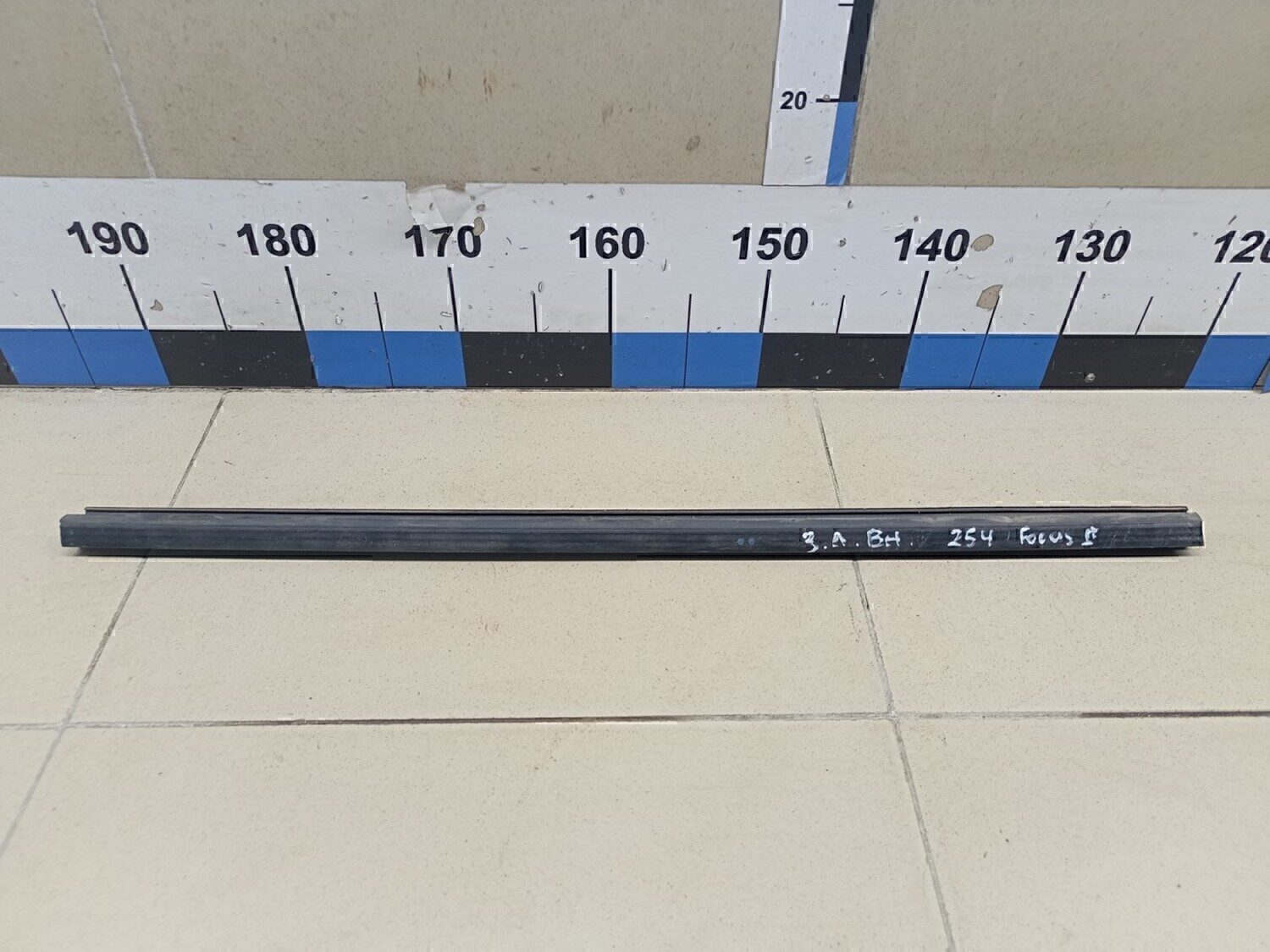 Накладка стекла заднего левого FORD Focus II 2005-2008