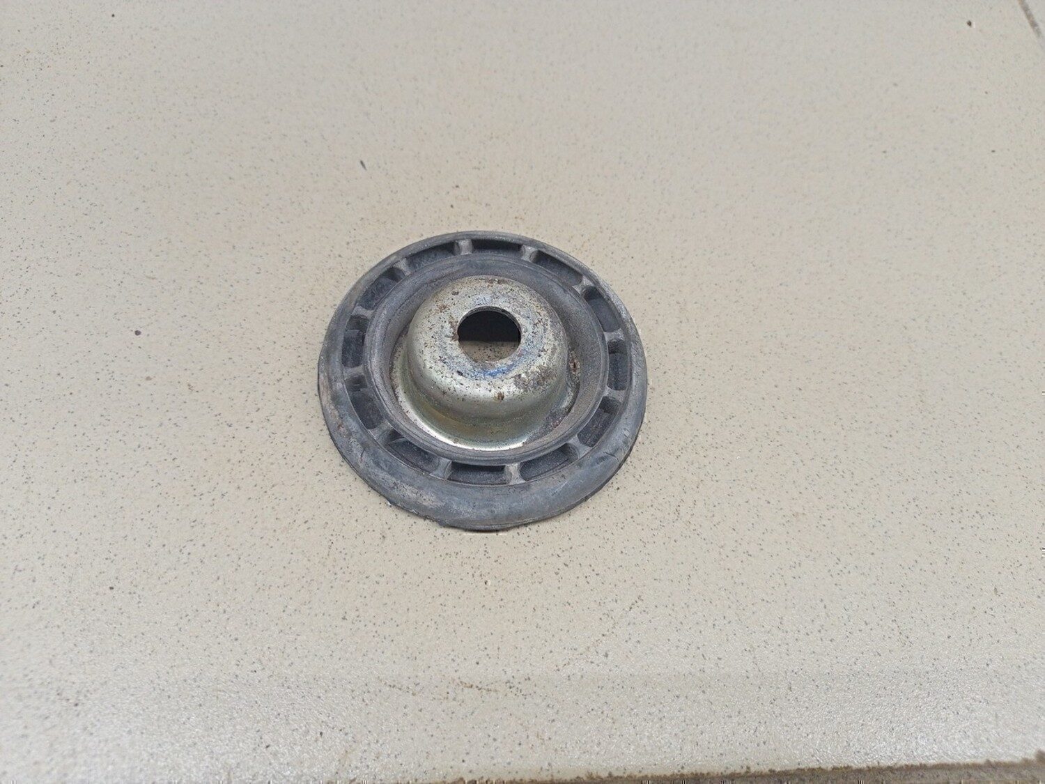 Опора передней пружины верхняя NISSAN Almera (G15) 2013>